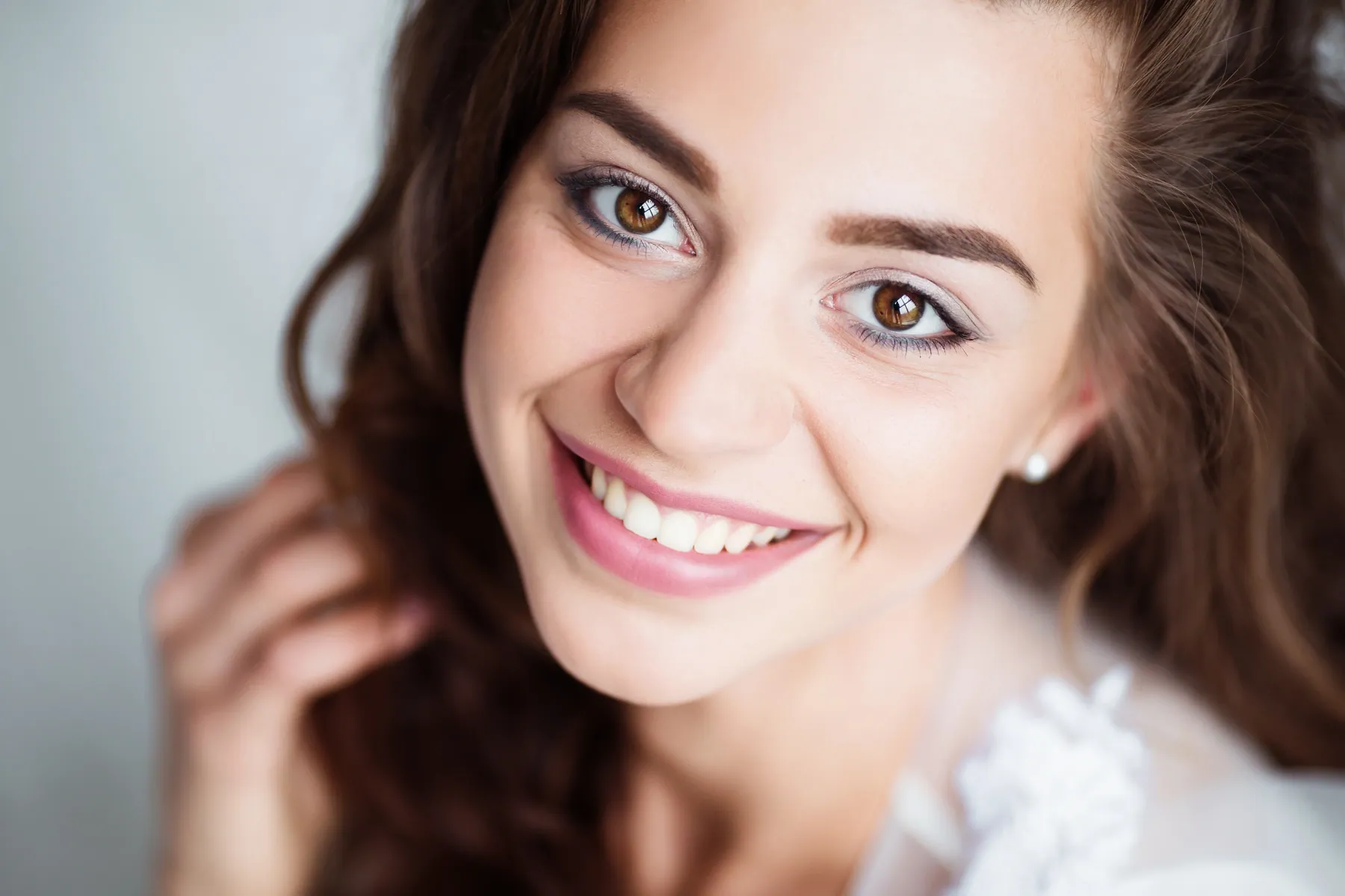 Hornchurch patient smiling after porcelain veneer treatment